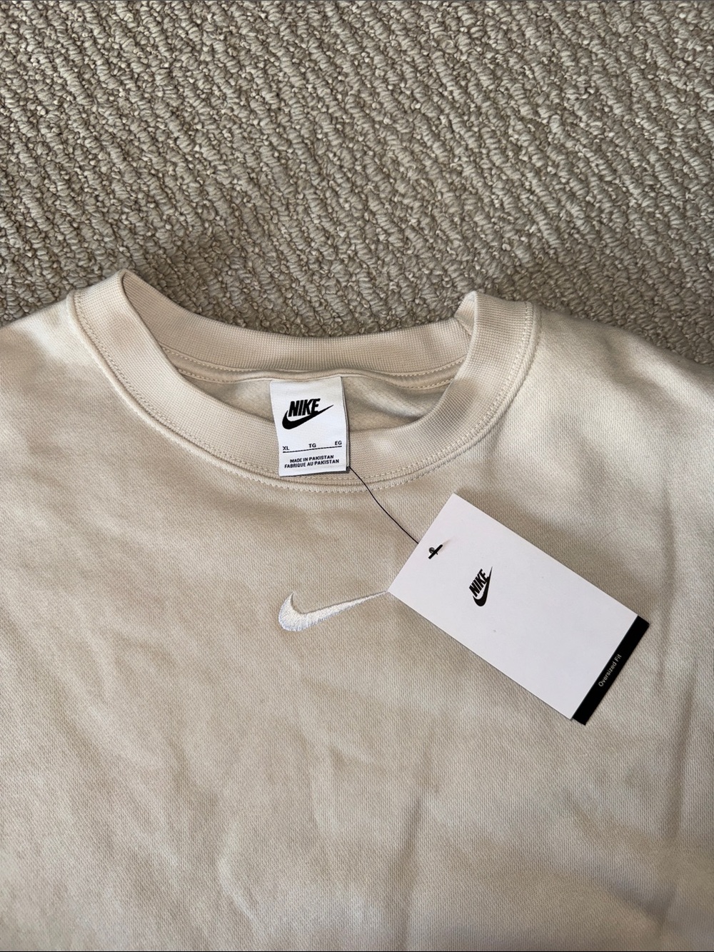 Nike Women Oversized Crewneck Sweatshirt - Picture 3 of 3